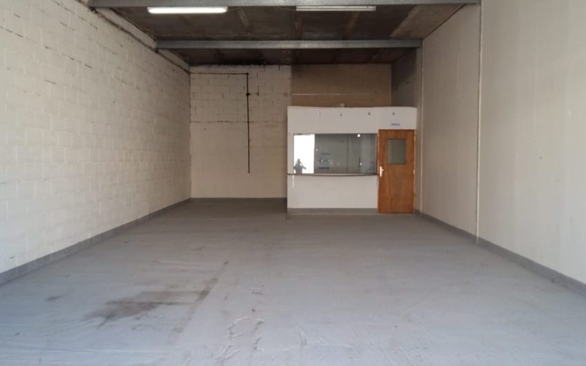 Neat and Clean warehouse To Let